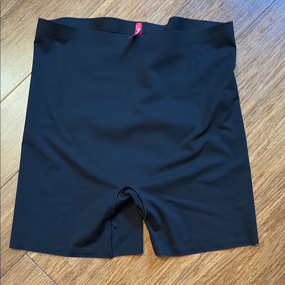 SPANX Black Mid-Thigh Shapewear - medium - new w/o tags - Picture 1 of 3